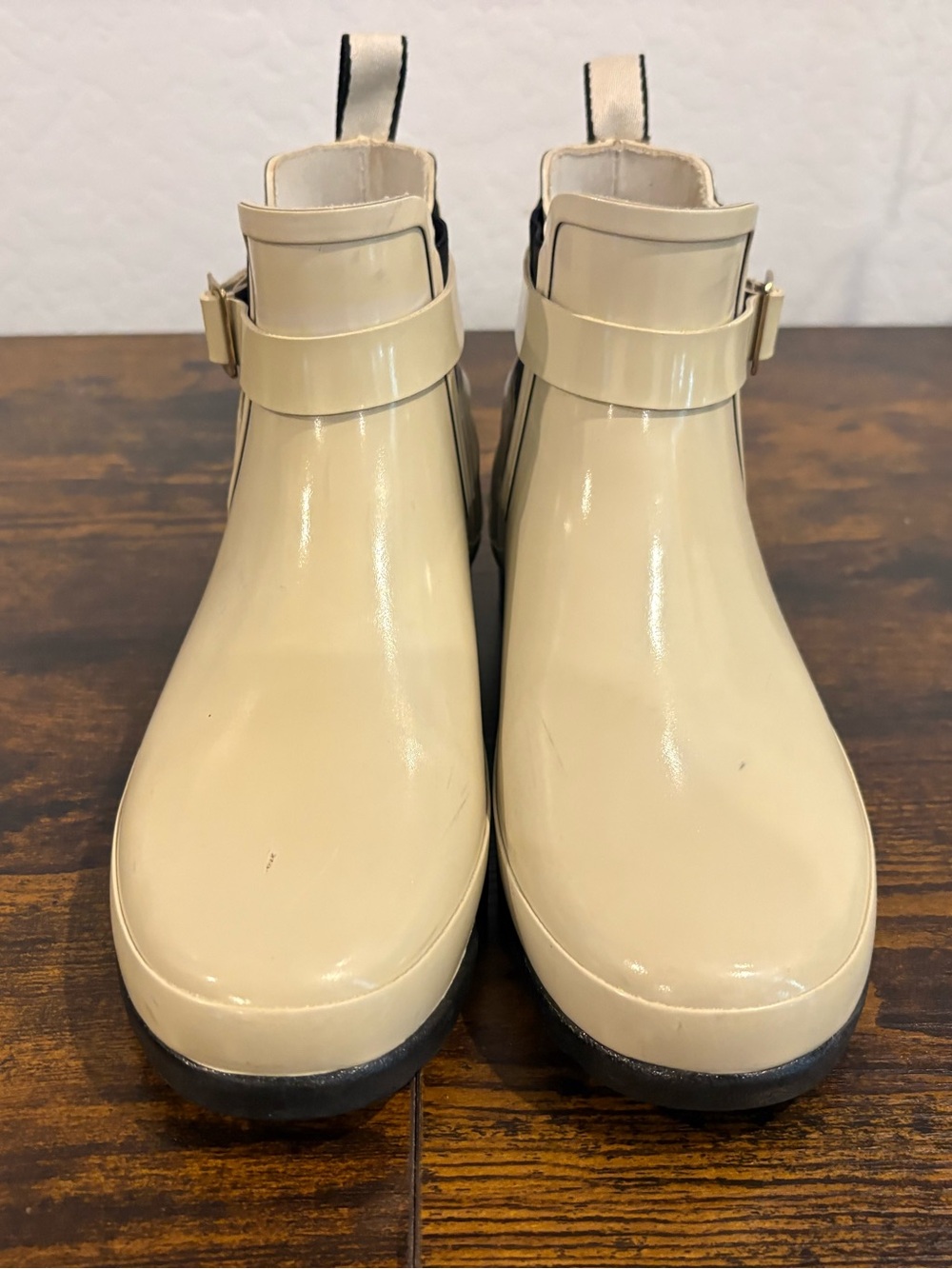 Hunter Cream Gloss Chelsea Ankle Rain Boots with Buckle